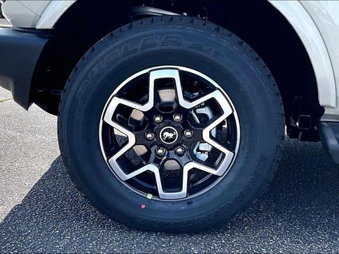 New 2026 Ford Bronco Outer Banks AWD/4WD image 12