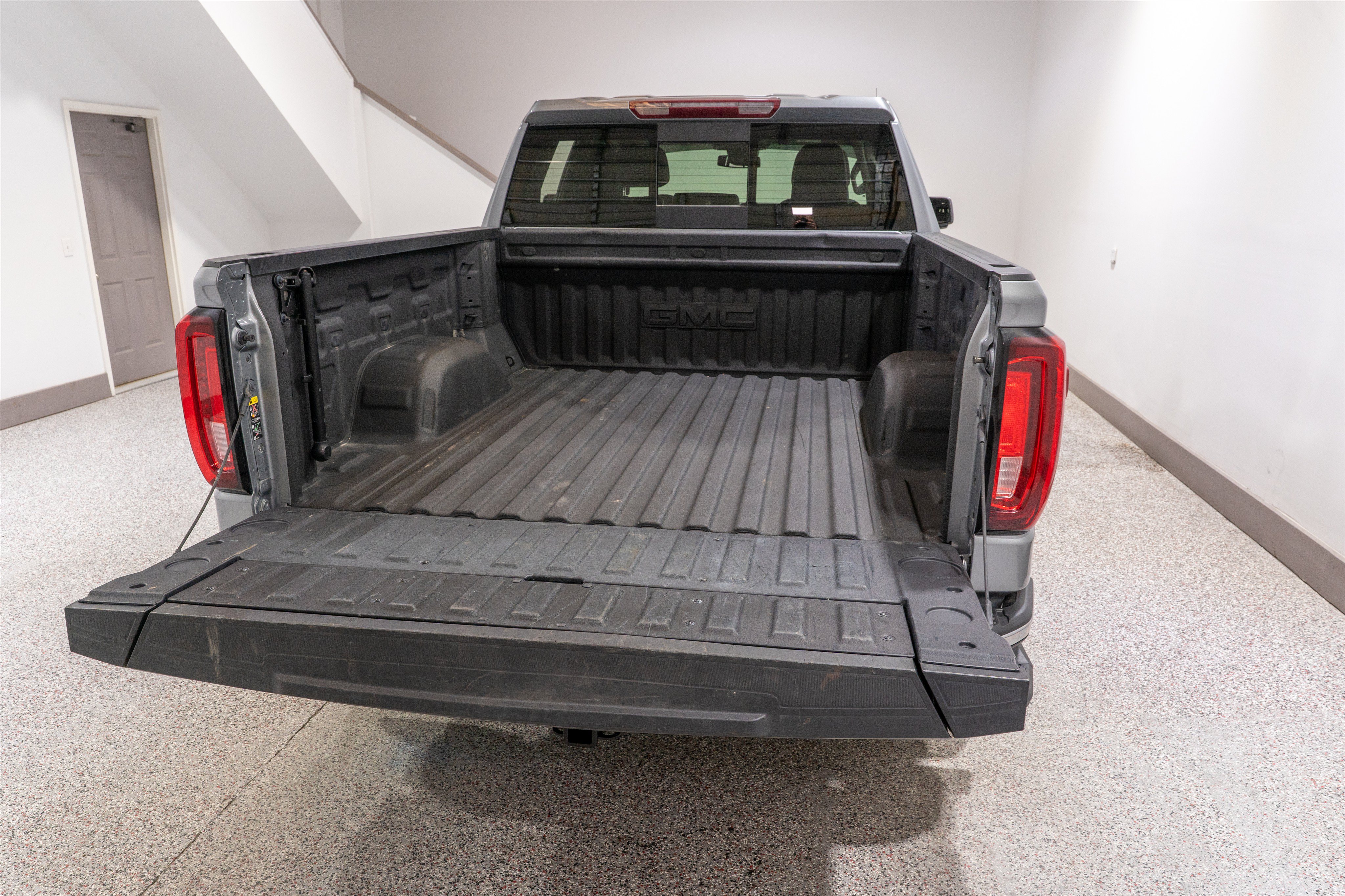 Used 2024 GMC Sierra 1500 SLT w/ SLT Premium Plus Package AWD/4WD image 11