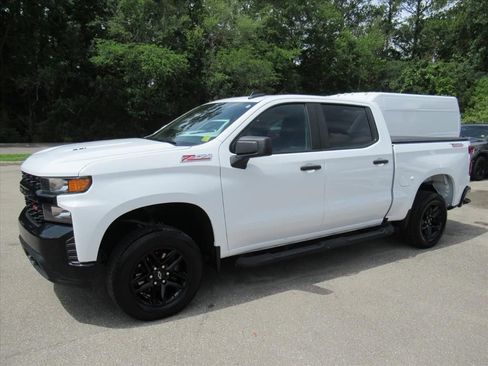 Used 2021 Chevrolet Silverado 1500 Custom Trail Boss w/ Safety Confidence Package AWD/4WD image 4