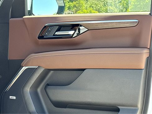 New 2026 Chevrolet Suburban High Country RWD image 16