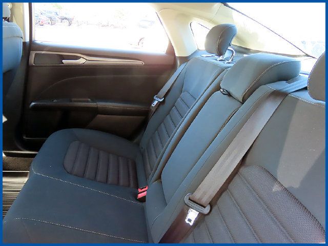 Used 2018 Ford Fusion SE w/ Fusion SE Technology Package FWD image 10