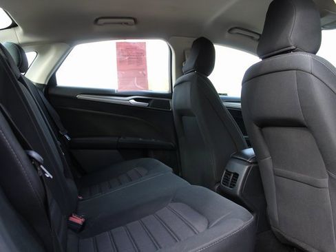 Used 2020 Ford Fusion SE FWD image 17