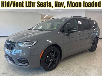 Used 2025 Chrysler Pacifica Limited