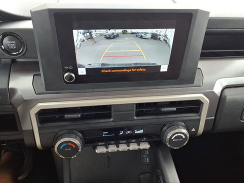 Used 2025 Toyota Tacoma SR5 AWD/4WD image 23