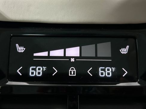 Used 2018 Volvo XC60 T6 Inscription w/ Luxury Seat Package AWD/4WD image 31