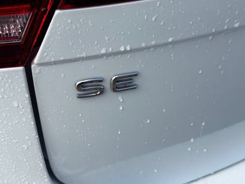 Used 2023 Volkswagen Tiguan SE R-Line FWD image 12