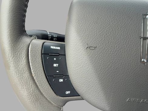 Used 2008 Lincoln Town Car Signature Limited RWD image 31