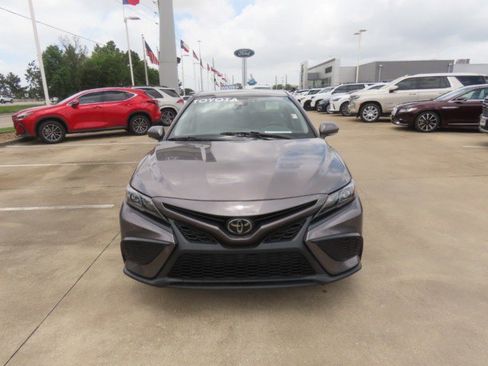 Used 2024 Toyota Camry SE FWD image 4