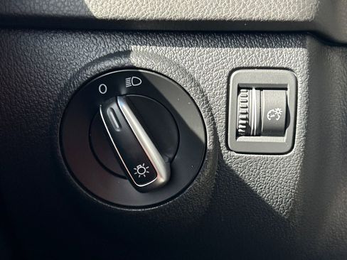 Used 2017 Volkswagen Tiguan S image 22