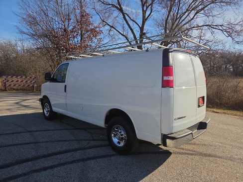 Used 2019 Chevrolet Express 3500 w/ Driver Convenience Package image 4