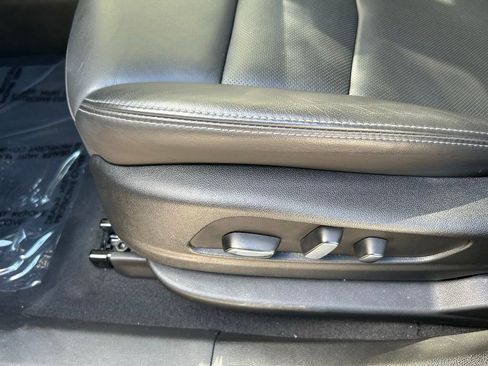 Used 2025 Cadillac XT6 Premium Luxury image 19