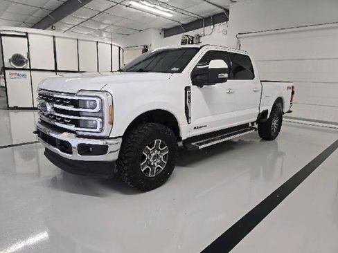 Used 2023 Ford F250 Lariat w/ FX4 Off-Road Package AWD/4WD image 3