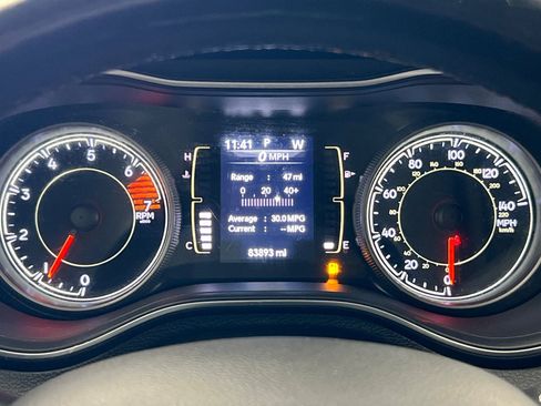 Used 2020 Jeep Cherokee Latitude w/ Cold Weather Group image 22