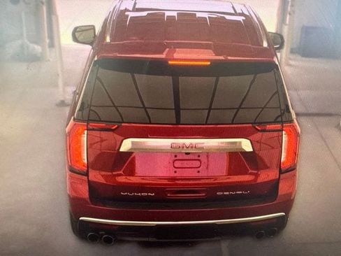 Used 2022 GMC Yukon Denali RWD image 12