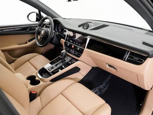 New 2026 Porsche Macan image 23