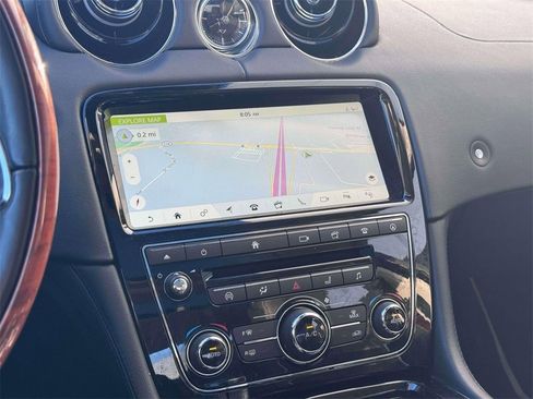 Used 2019 Jaguar XJ R-Sport image 15