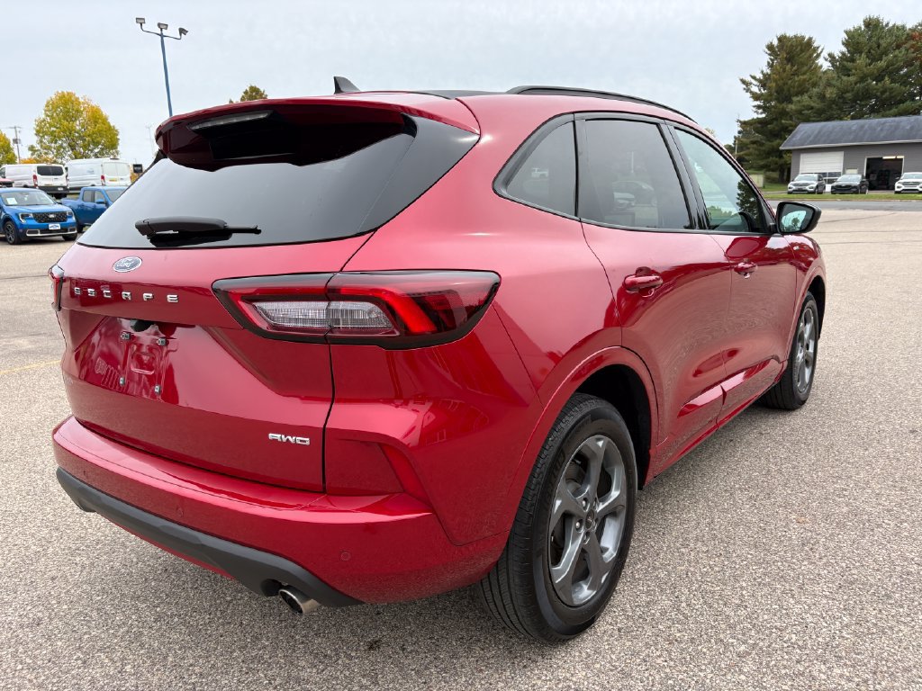 Used 2023 Ford Escape ST-Line w/ Tech Pack #1 AWD/4WD image 7