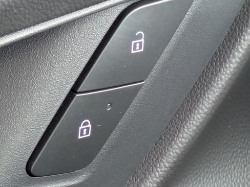 New 2026 Chevrolet Equinox LT w/ Convenience Package II FWD image 27