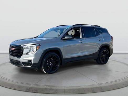 Used 2024 GMC Terrain SLT w/ Elevation Edition FWD image 4