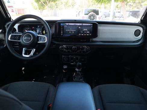 Used 2025 Jeep Wrangler Unlimited Sahara w/ Safety Group AWD/4WD image 25