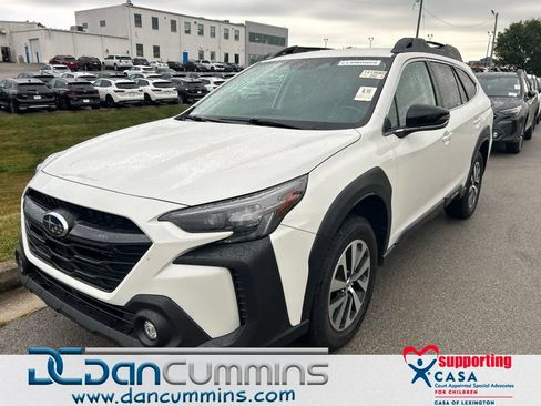Used 2024 Subaru Outback Premium AWD/4WD image 1