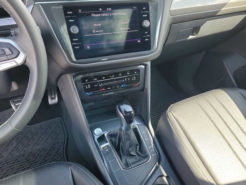 Used 2023 Volkswagen Tiguan SE R-Line image 23