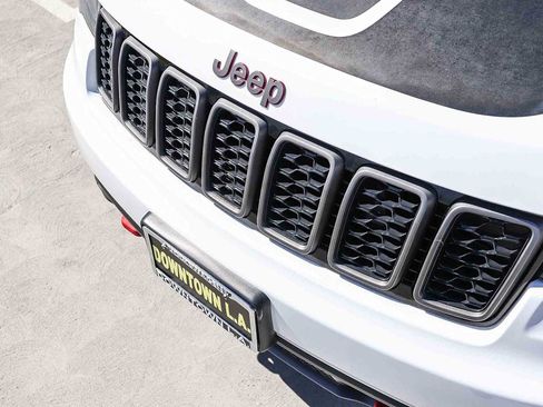 Used 2017 Jeep Grand Cherokee Trailhawk image 8