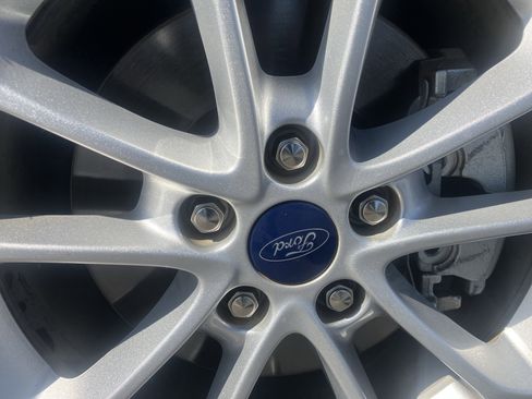 Used 2019 Ford Fusion SE FWD image 9