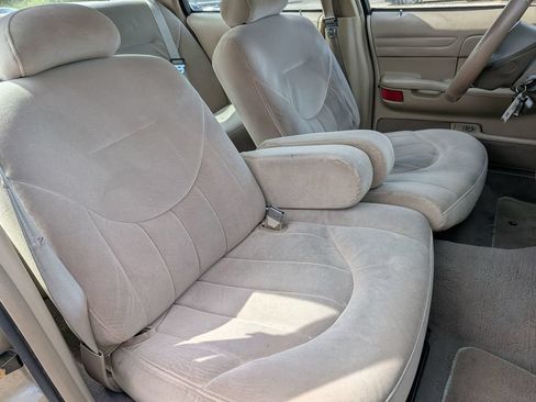 Used 1999 Ford Crown Victoria RWD image 27