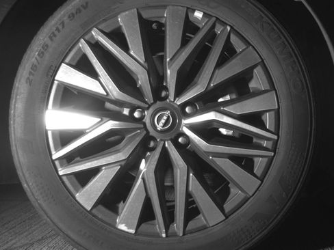 Used 2024 Nissan Altima 2.5 SV FWD image 16