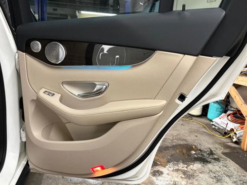 Used 2017 Mercedes-Benz GLC 300 4MATIC image 29