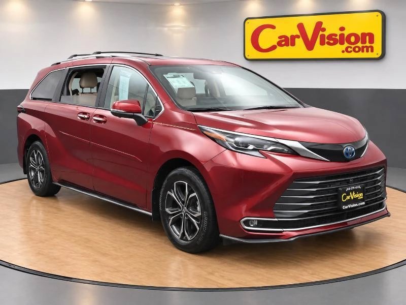 Used 2025 Toyota Sienna Platinum AWD/4WD image 1
