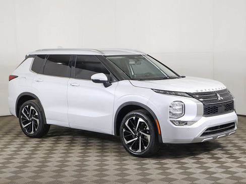Used 2022 Mitsubishi Outlander SEL FWD image 2