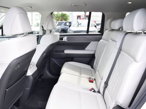 Used 2025 Hyundai Santa Fe SEL FWD image 23