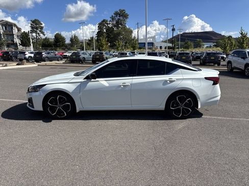 Used 2023 Nissan Altima 2.5 SR w/ SR Premium Package image 6