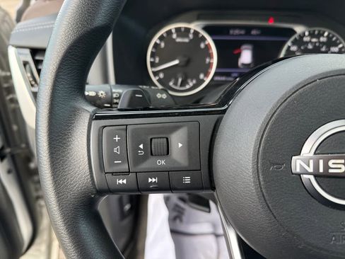 Used 2022 Nissan Rogue SV image 21