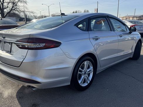 Used 2018 Ford Fusion SE w/ Fusion SE Technology Package image 8
