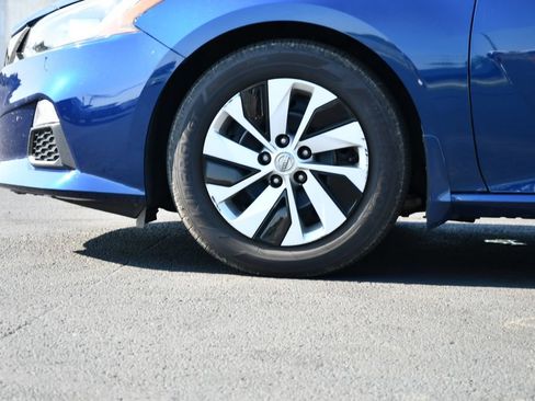 Used 2020 Nissan Altima 2.5 S FWD image 12