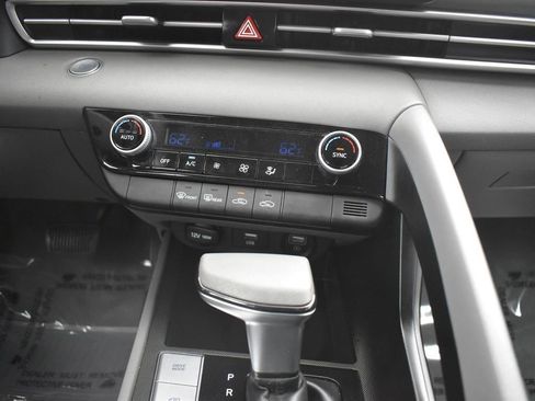 Used 2023 Hyundai Elantra SEL image 11