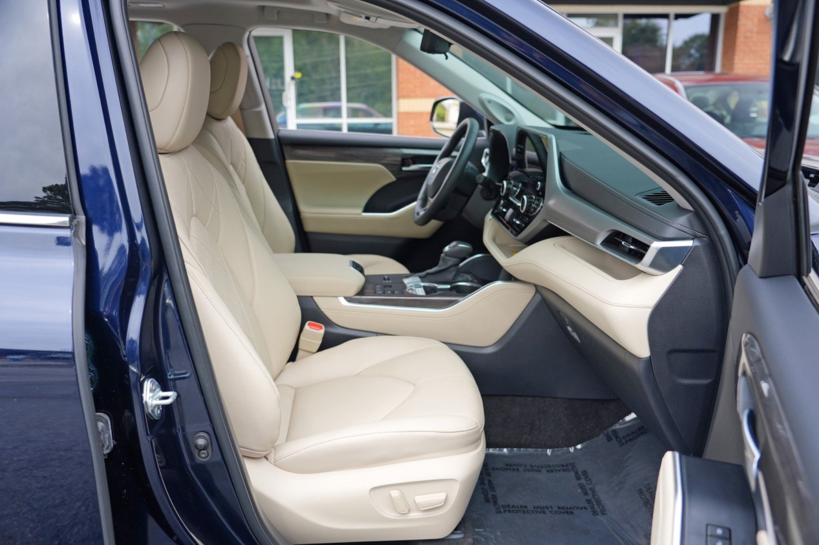 Used 2024 Toyota Highlander Platinum FWD image 16