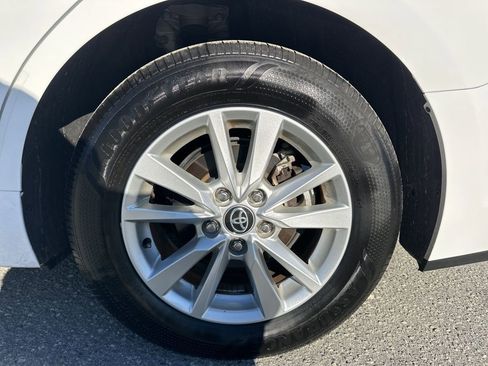 Used 2025 Toyota Camry LE image 28