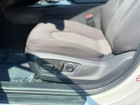 Used 2018 Toyota Camry LE FWD image 10