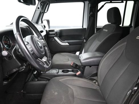 Used 2017 Jeep Wrangler Unlimited Sahara w/ Connectivity Group AWD/4WD image 17