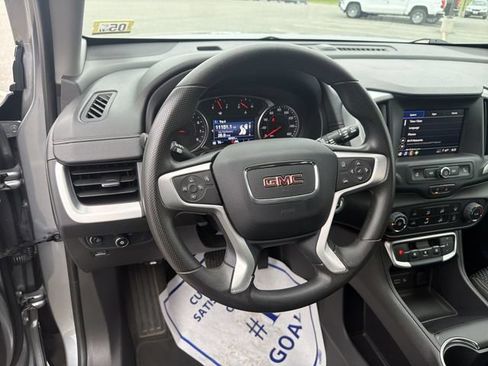 Used 2024 GMC Terrain SLE AWD/4WD image 10