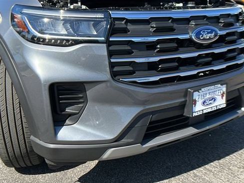 Used 2025 Ford Explorer Active RWD image 11