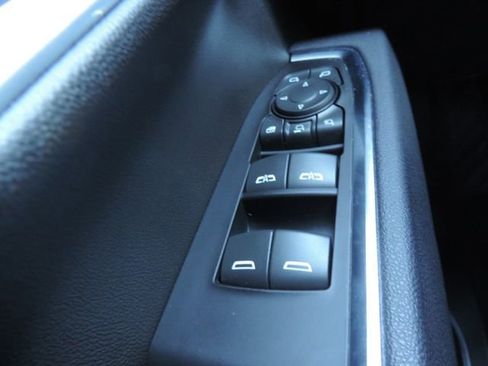 Used 2025 GMC Sierra 2500 SLT w/ SLT Convenience Package image 30