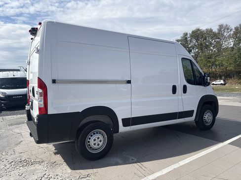 New 2025 RAM ProMaster 2500 w/ Convenience Group image 6