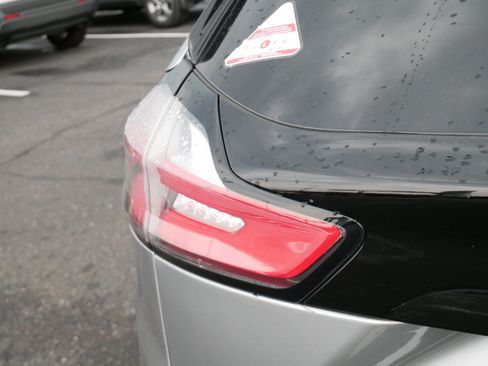 Used 2022 Ford Edge Titanium AWD/4WD image 17