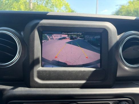 Used 2021 Jeep Wrangler Unlimited Sahara w/ Safety Group AWD/4WD image 9