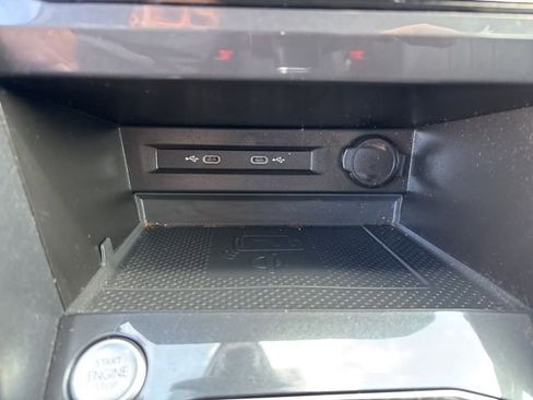 Used 2022 Volkswagen Tiguan SE image 28